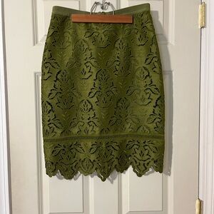EUC Ann Taylor Lace Pencil Skirt